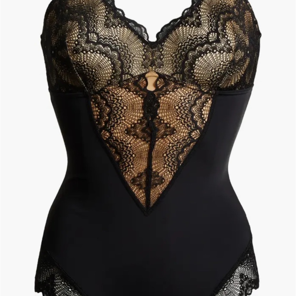 Pinsy Sculpting Lace Shapewear Bodysuit